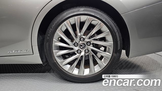 Lexus ES 2021