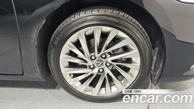 Lexus ES 2021