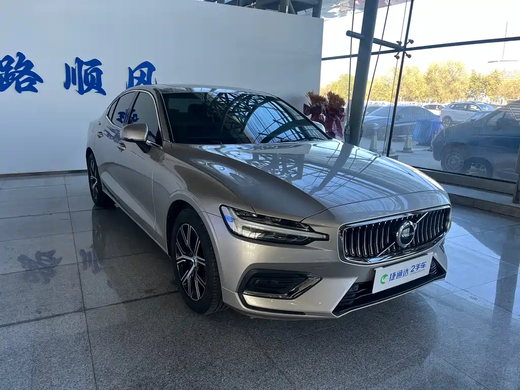 Volvo S60 2024