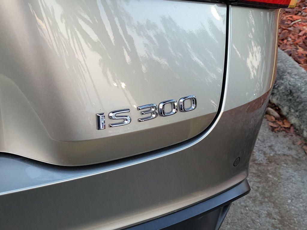 Lexus IS 300 2023
