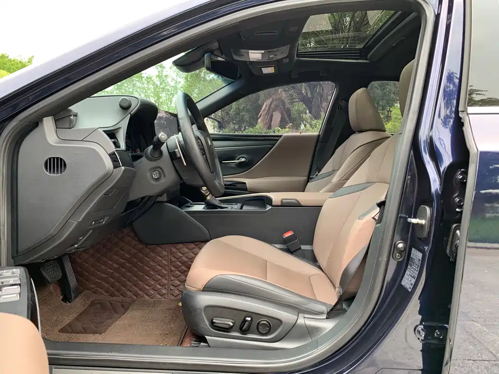 Lexus ES 2024