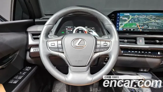 Lexus UX 2024