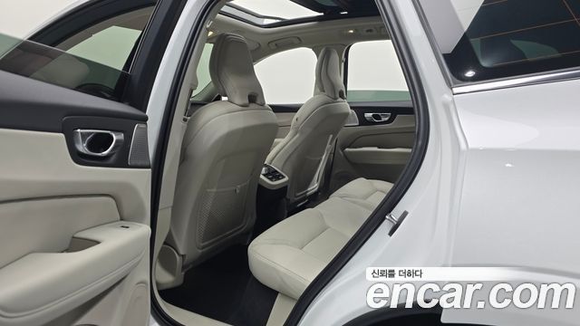 Volvo XC60 2025