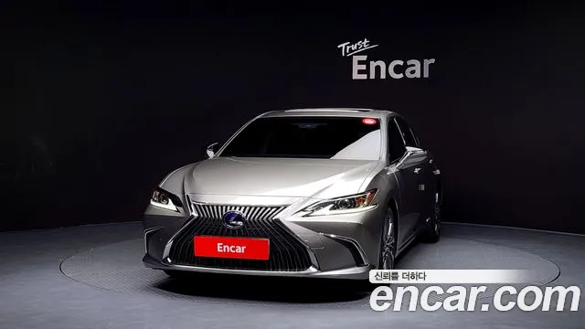 Lexus ES 2020