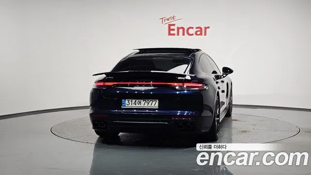Porsche Panamera 2022