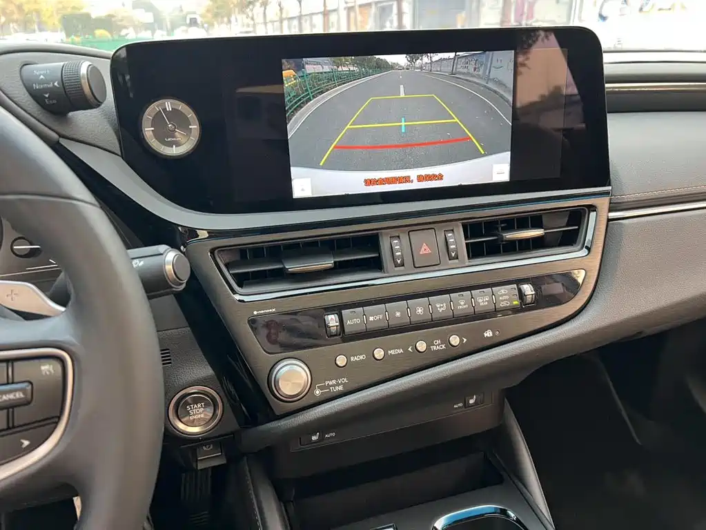 Lexus ES 2023