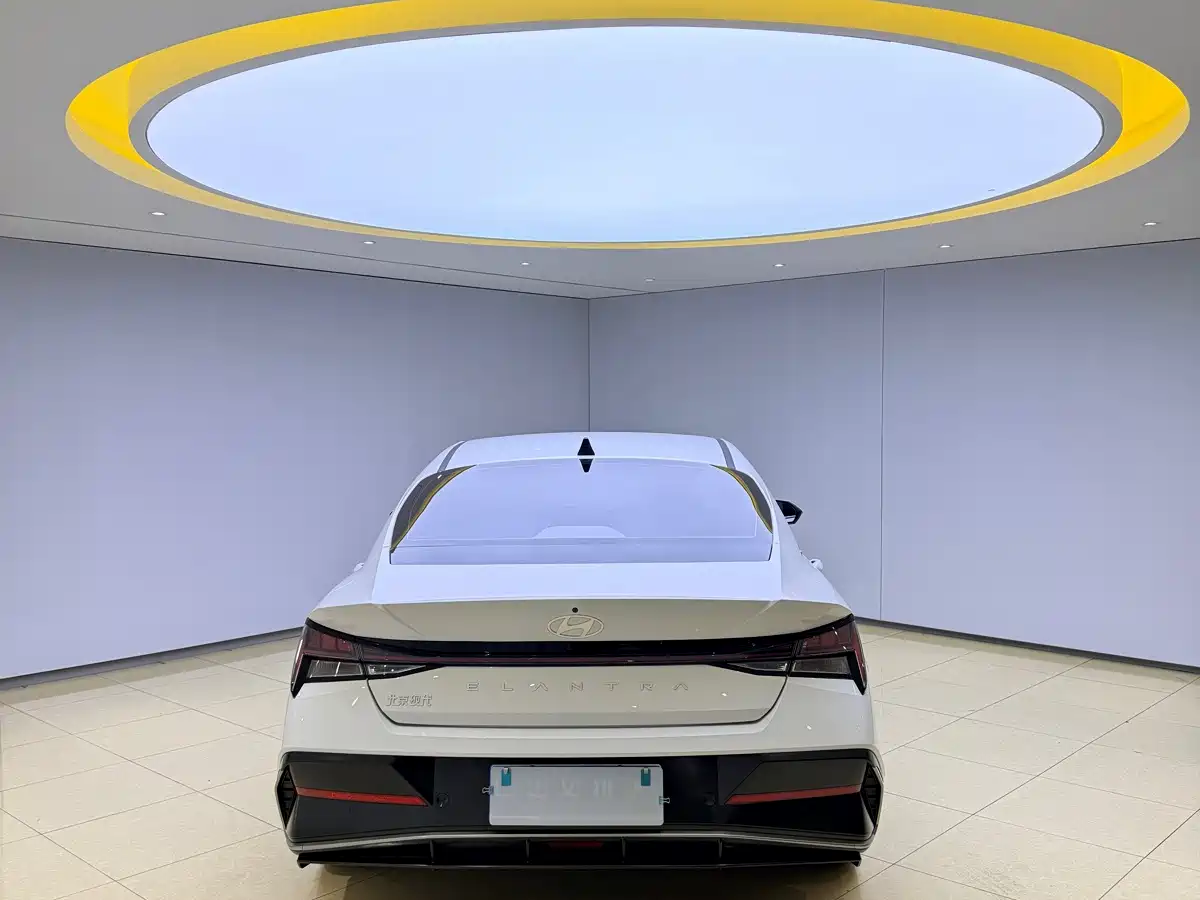 Hyundai Elantra 2023