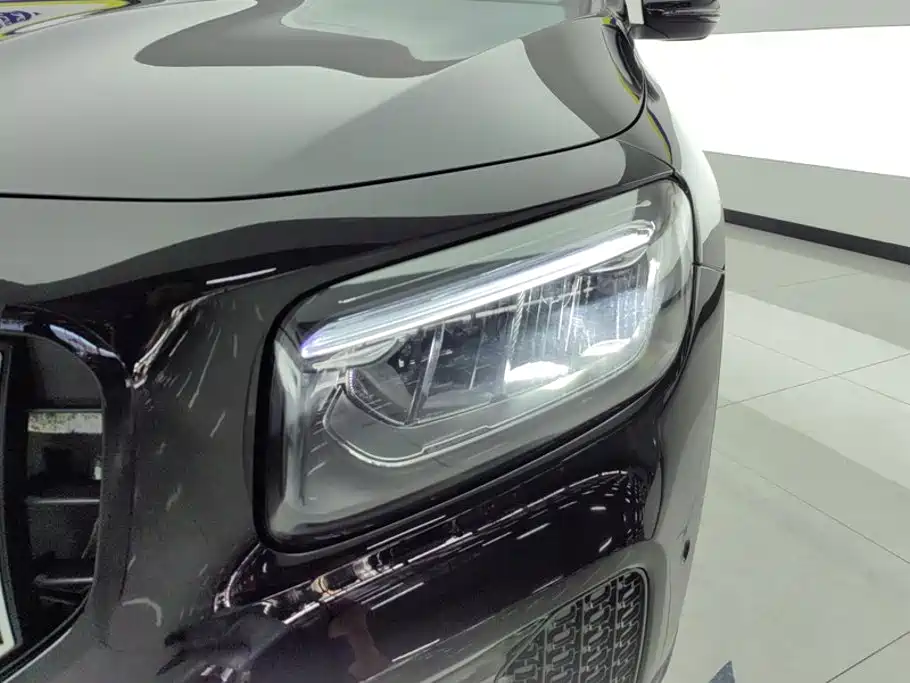 Mercedes-Benz GLB 2025