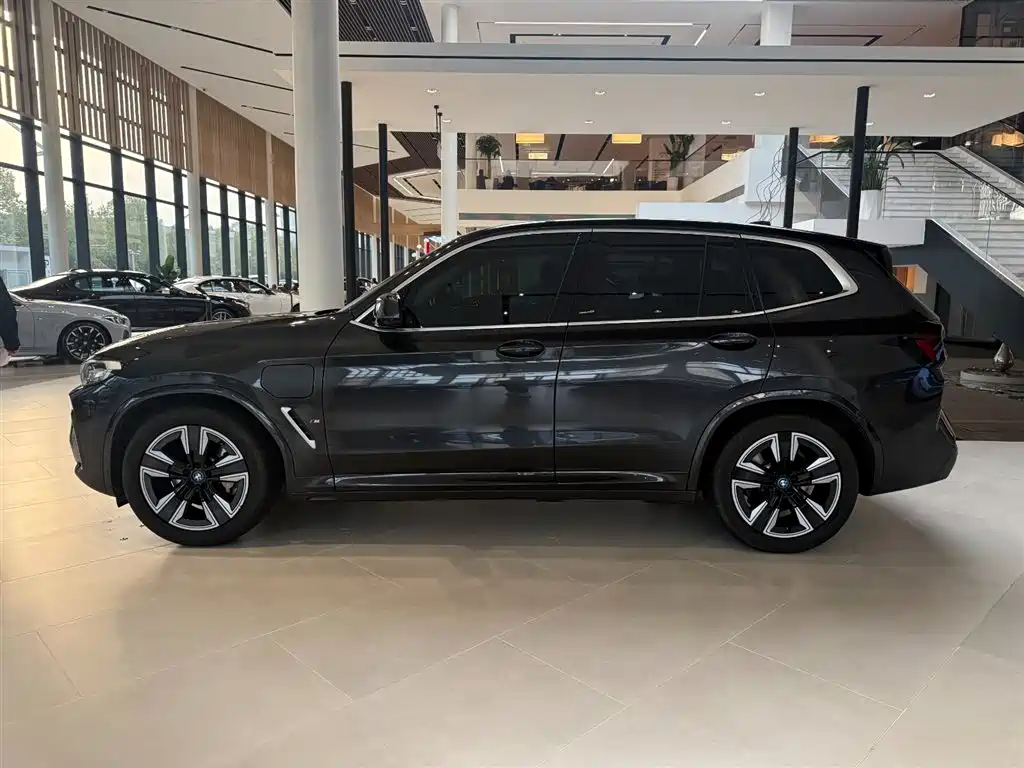BMW iX3 2023