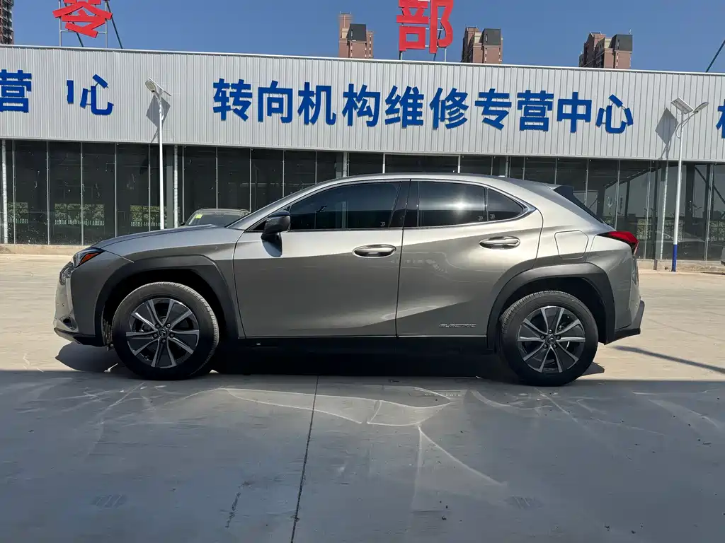 Lexus UX 2023