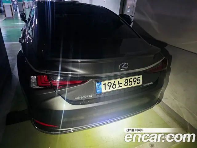 Lexus ES 2021