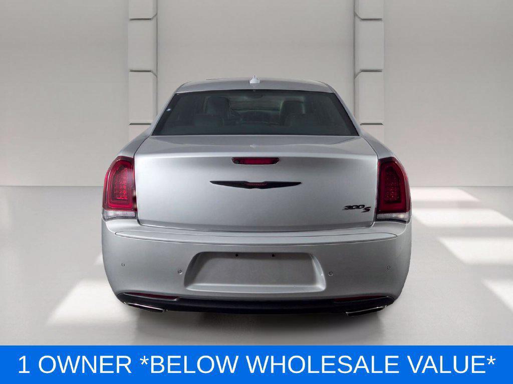 Chrysler 300 2023