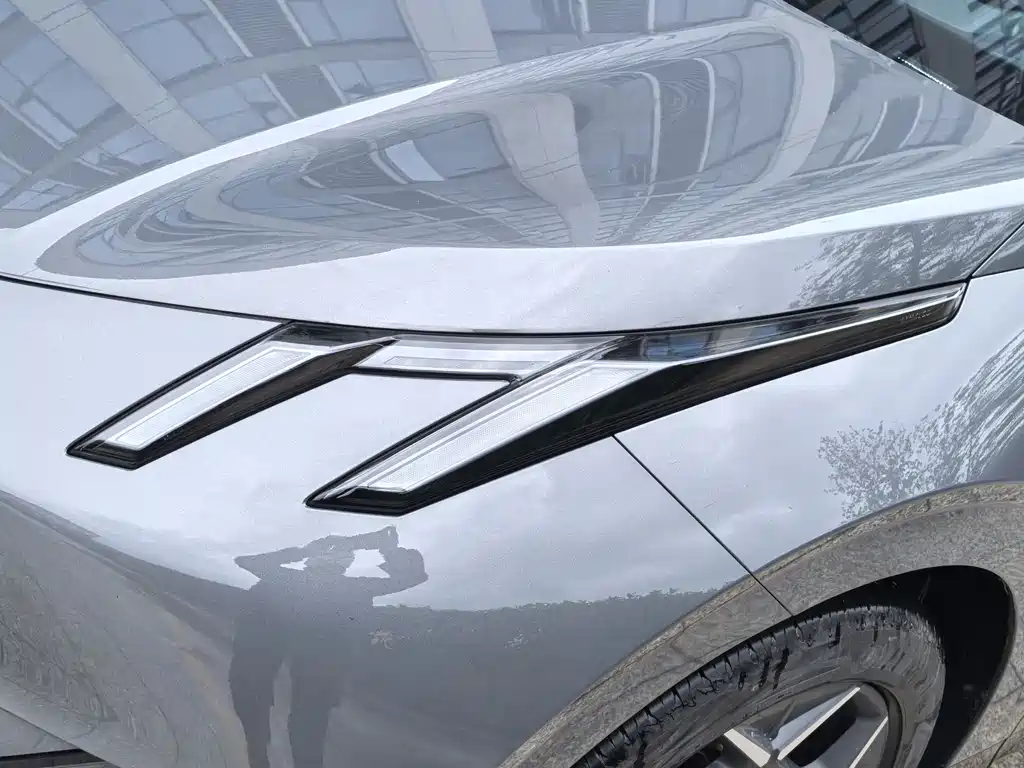 Lynk & Co Z20 2024