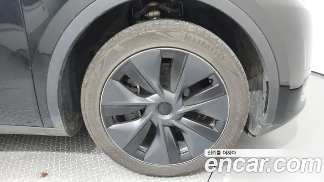 Tesla Model Y 2025