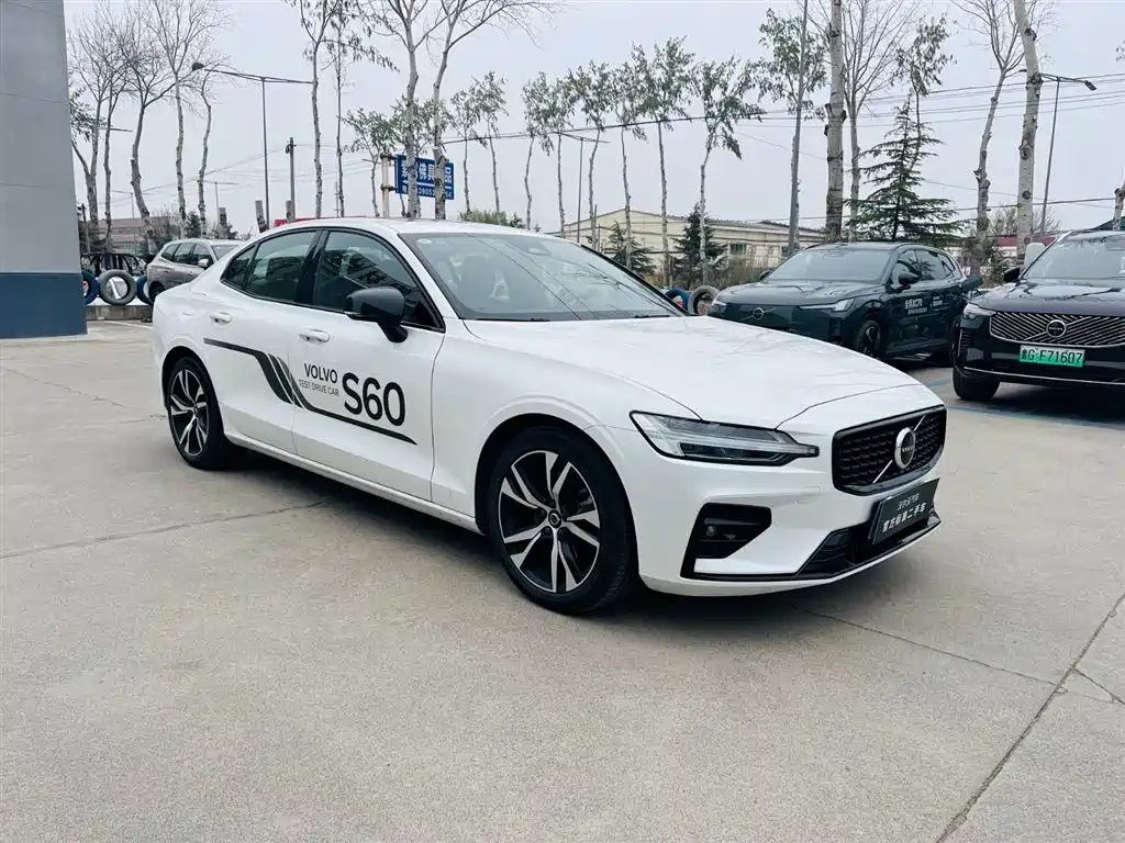 Volvo S60 2024