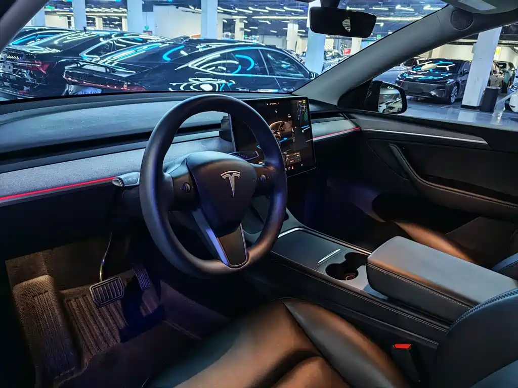 Tesla Model Y 2024