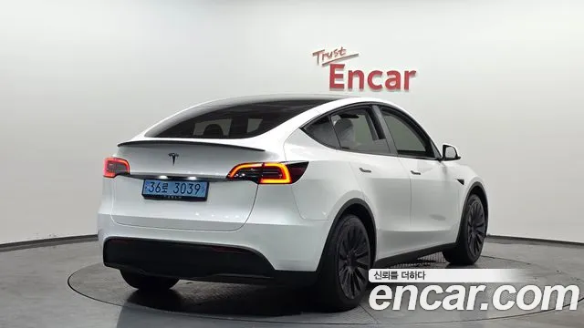 Tesla Model Y 2023