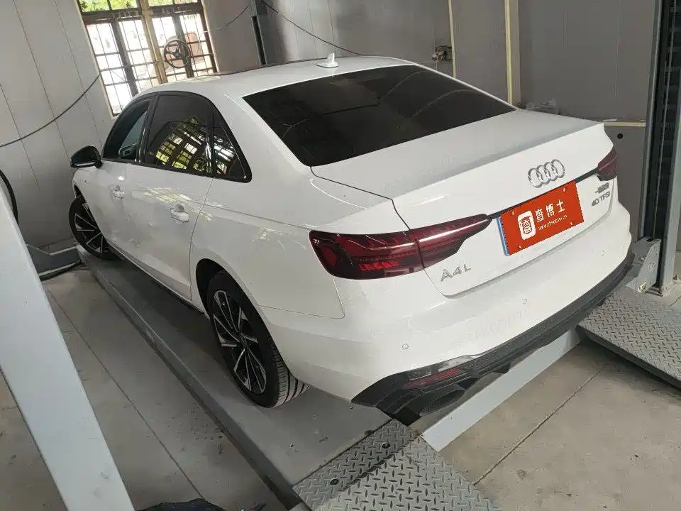 Audi A4 2023