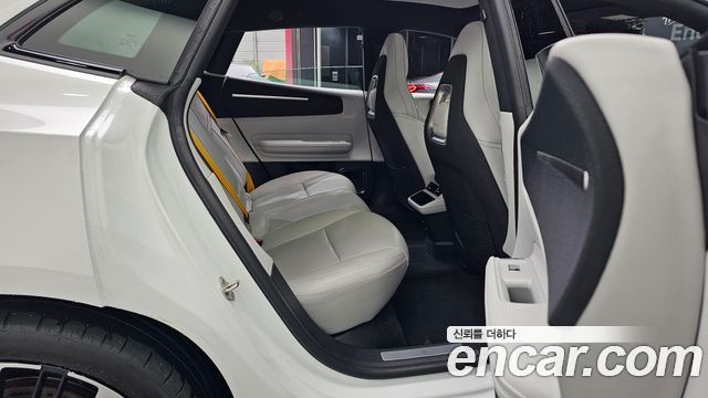 Polestar 4 2025
