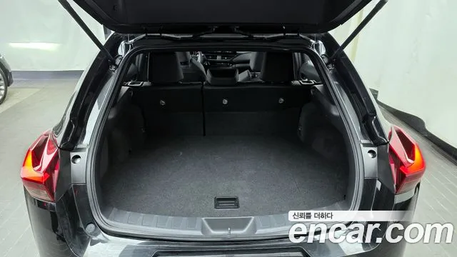Lexus UX 2024