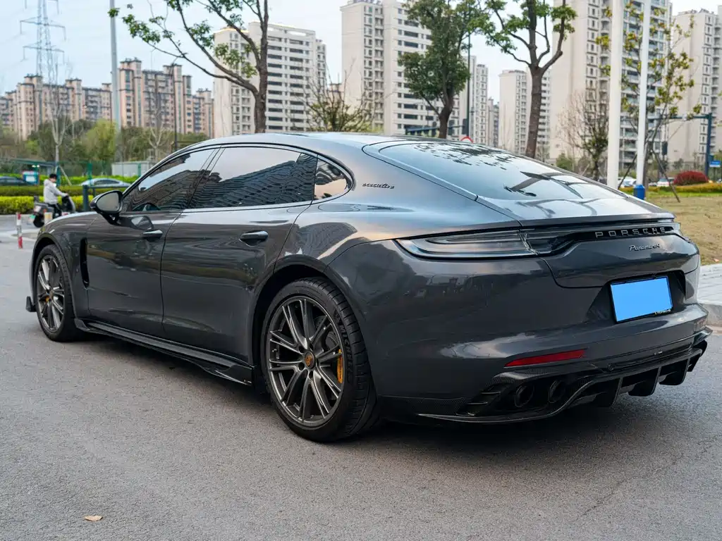 Porsche Panamera 2023