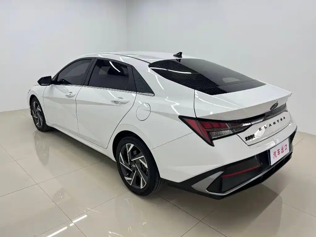 Hyundai Elantra 2023