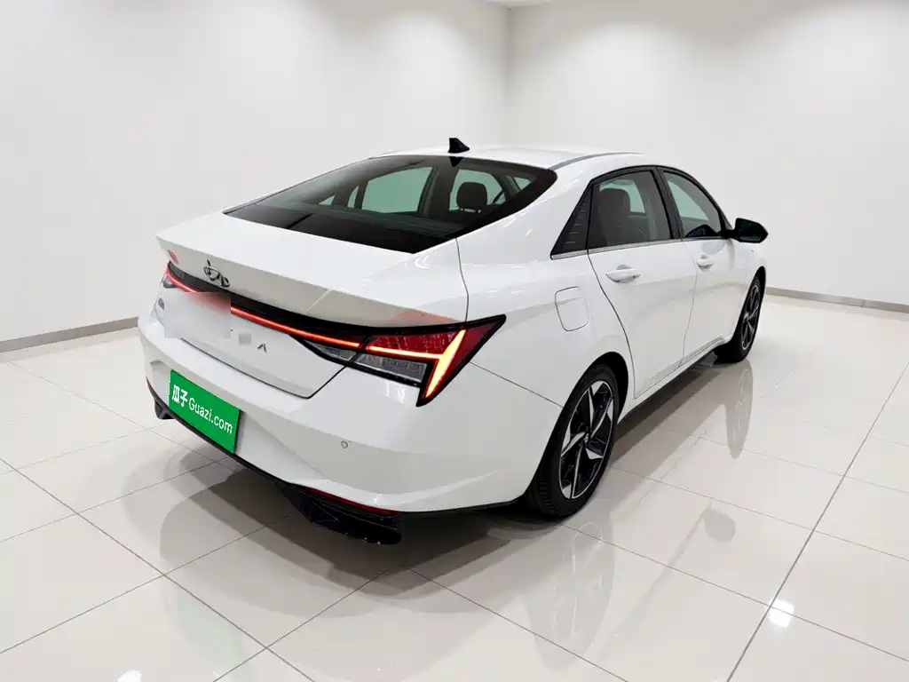 Hyundai Elantra 2023