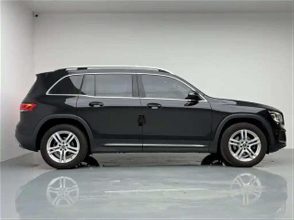 Mercedes-Benz GLB 2023