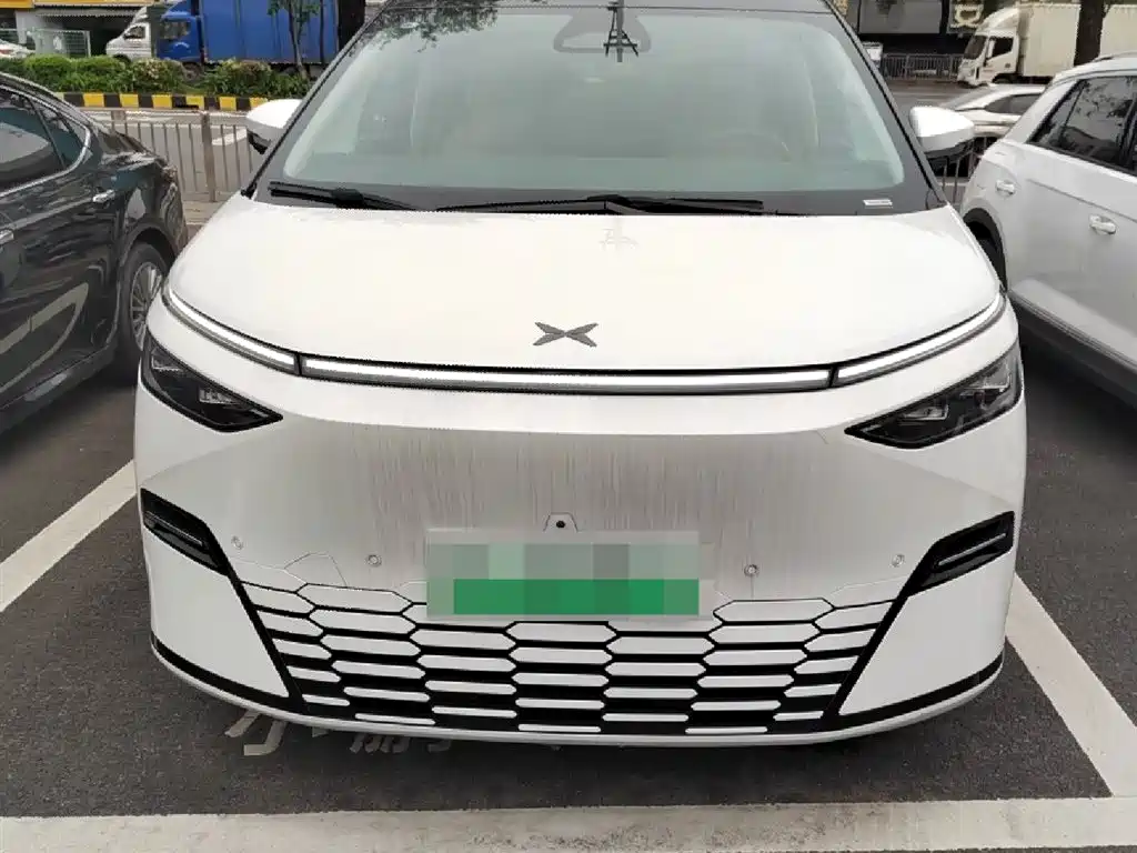 Xpeng X9 2025