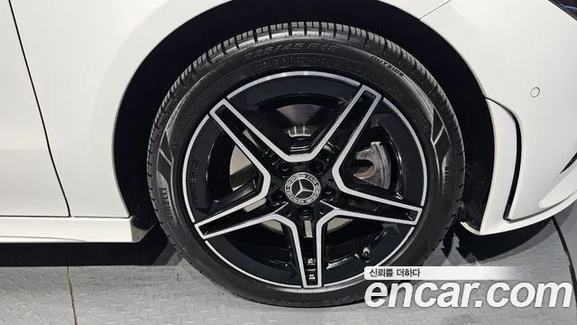 Mercedes-Benz CLA 2023