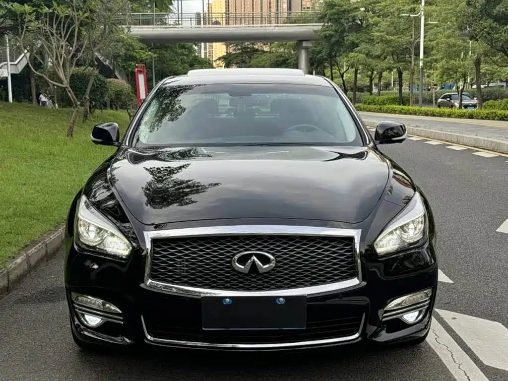 Infiniti Q70 2020
