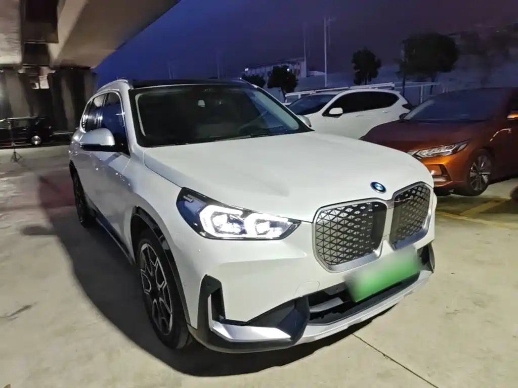 BMW iX1 2024