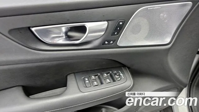 Volvo V60 2023