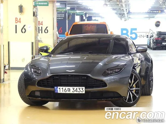Aston Martin DB11 2020