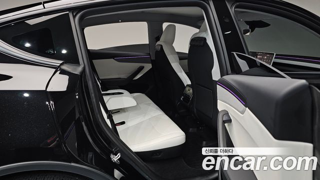 Tesla Model Y 2025