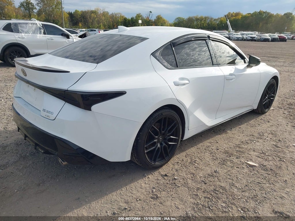 Lexus IS 2024