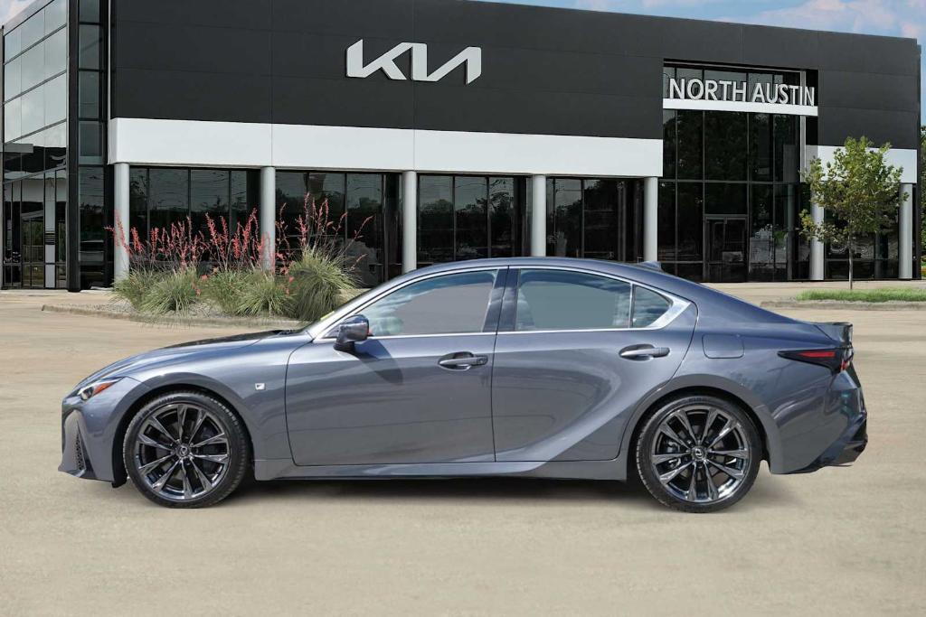Lexus IS 2023