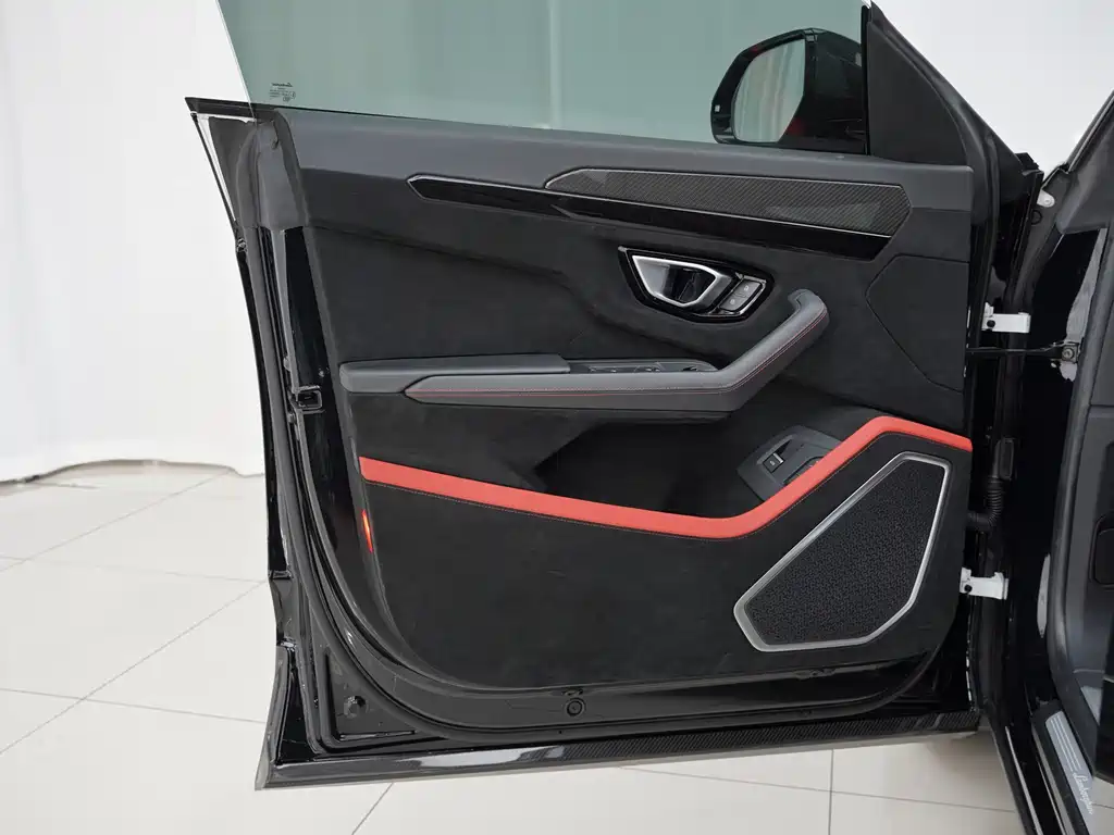Lamborghini Urus 2024