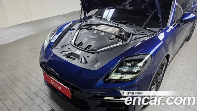 Porsche Panamera 2025
