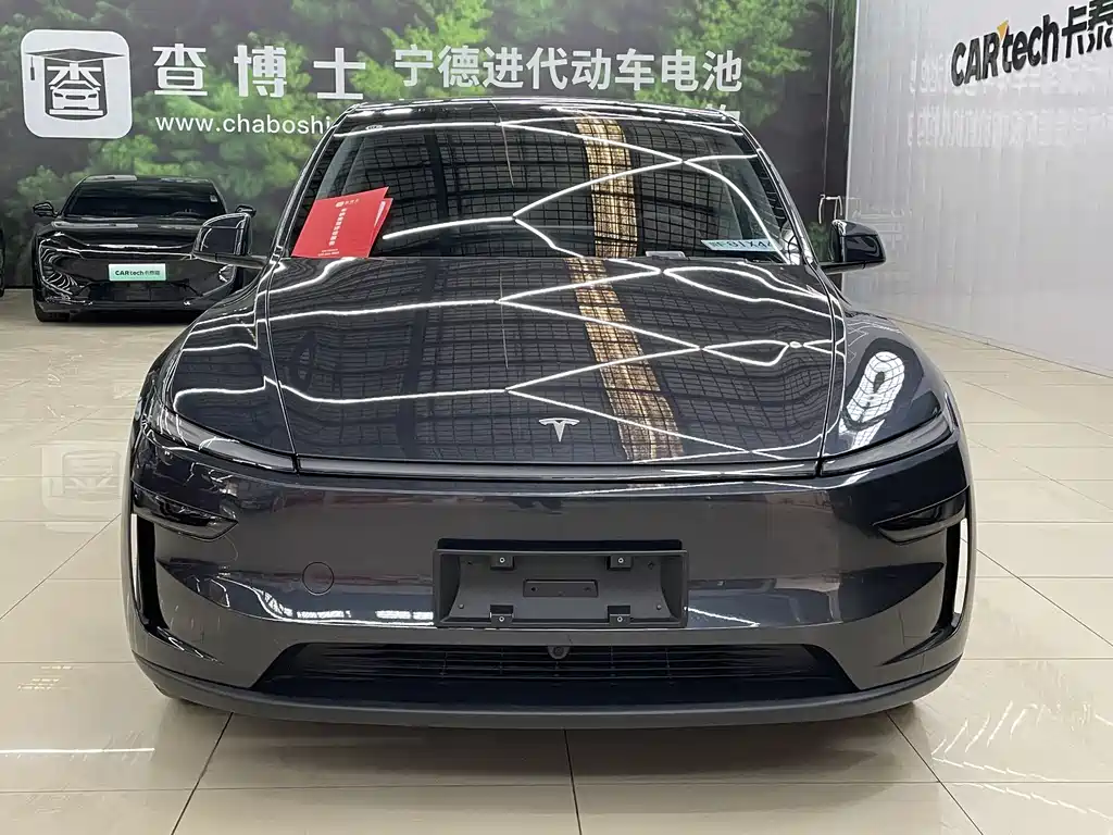 Tesla Model Y 2025