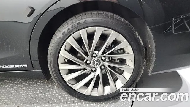 Lexus ES 2020