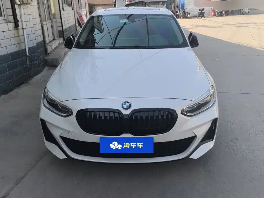 BMW 1 серии 2023