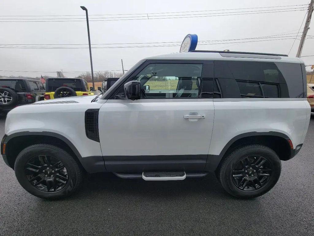 Land Rover Defender 2023