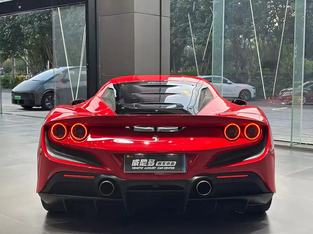 Ferrari F8 2022