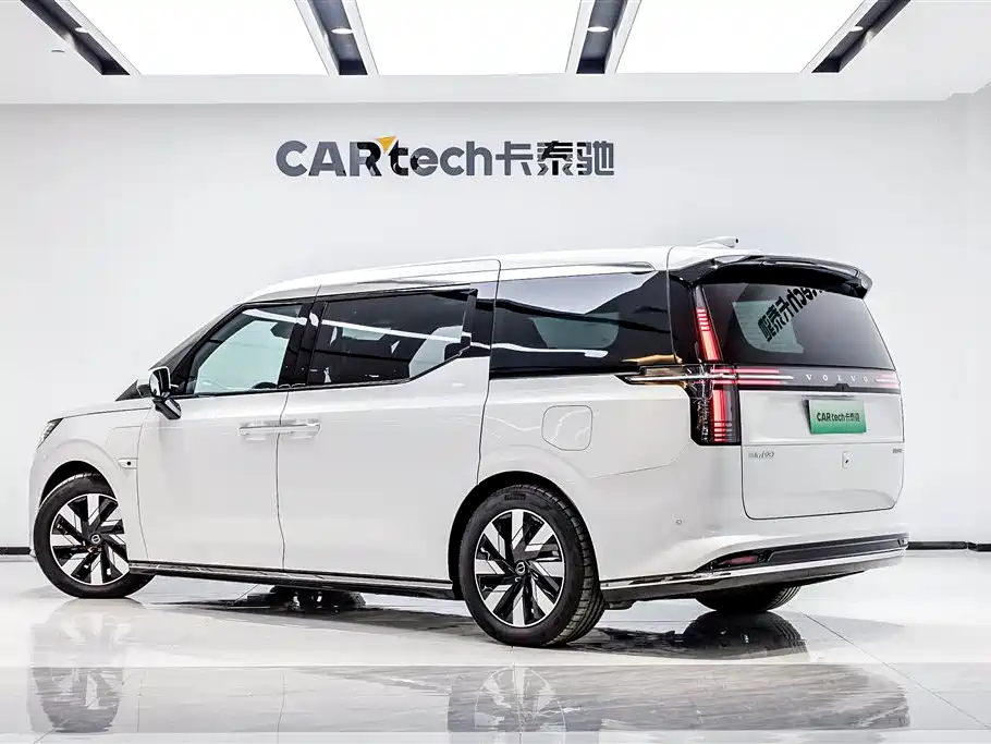 Volvo EM90 2024