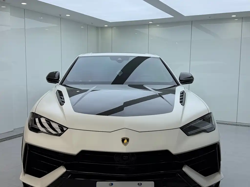 Lamborghini Urus 2024
