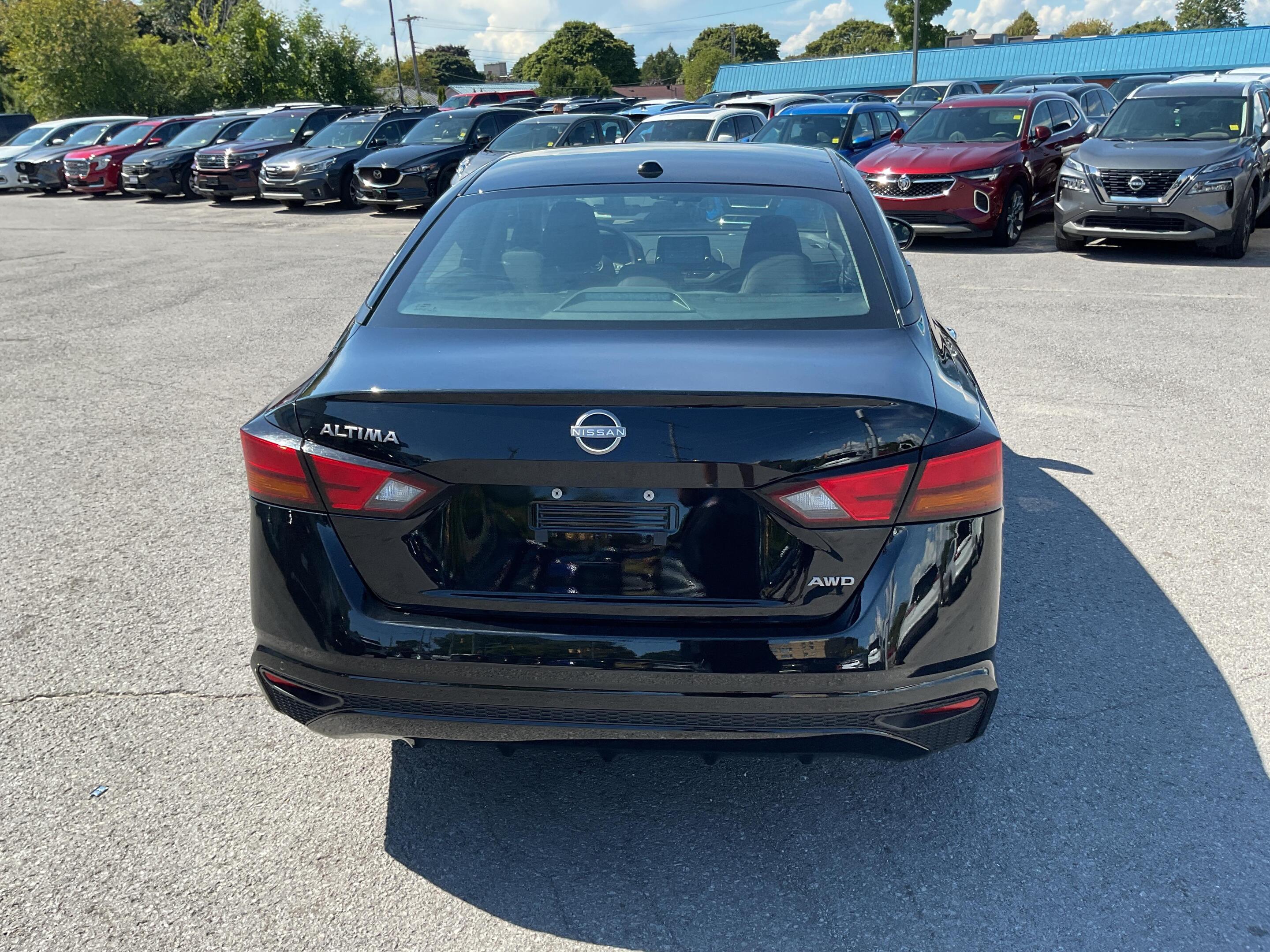 Nissan Altima 2023