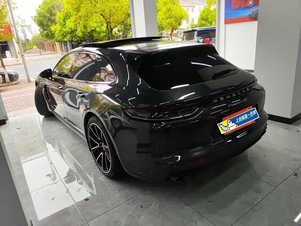 Porsche Panamera 2022