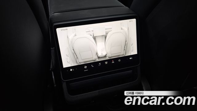 Tesla Model Y 2025