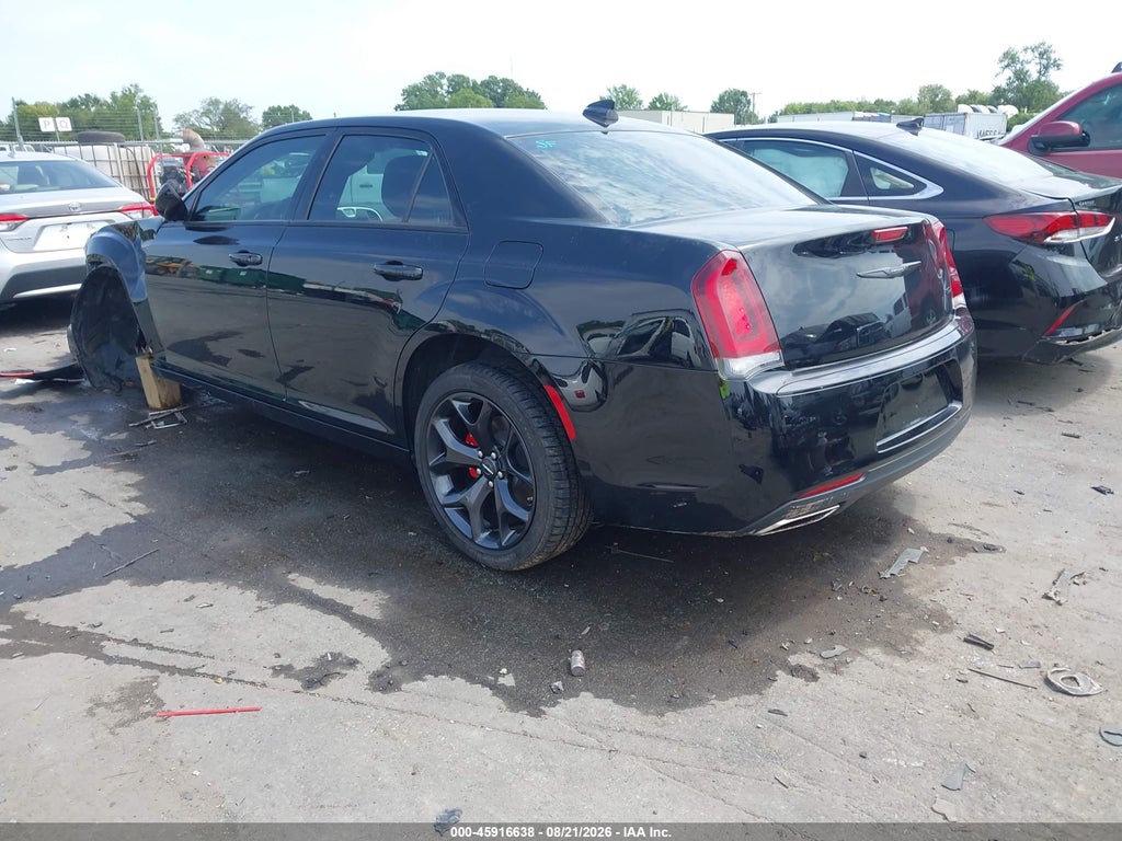 Chrysler 300 2023